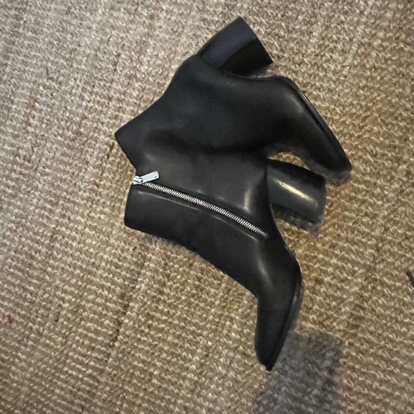 Michael Kors Black Heeled Boots - Picture 1 of 2